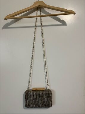 Urban Expressions Woven Pattern Chain Crossbody Clutch – Blue/Tan
